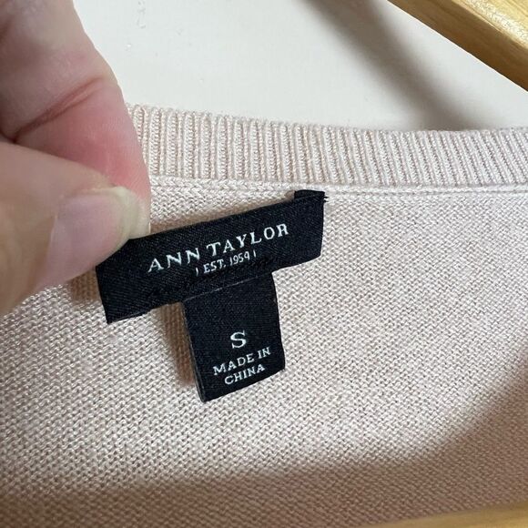 CLEARANCE! Cream Ann Taylor Mixed Media Sweater Size S EUC - Picture 5 of 5